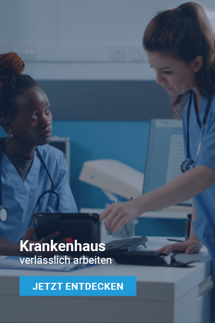 Vordergrund mit Schriftzug: „Krankenhaus verlässlich arbeiten“ dazu der Button: „Jetzt entdecken“. Im Hintergrund zwei angestellte in einem Krankenhaus, welche an einem Tablet arbeiten. Vordergrund mit Schriftzug: „Krankenhaus verlässlich arbeiten“ dazu der Button: „Jetzt entdecken“. Im Hintergrund zwei angestellte in einem Krankenhaus, welche an einem Tablet arbeiten.