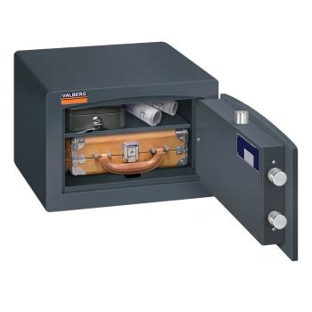 Preview: Möbeltresor VALBERG ASK 25 ELO RAL 7024 Preview: Ein graphitgrauer Möbeltresor mit einer geöffneten Tür. Im Innenraum befindet sich ein Aktenkoffer, eine Kassenbox und Baupläne. Das Produkt steht vor einem weißen Hintergrund.