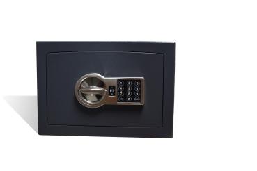 Preview: Möbeltresor VALBERG ASK 25 ELO RAL 7024 Preview: Ein graphitgrauer Möbeltresor mit einem elektronischen Schloss. Die Tür ist geschlossen. Der Tresor steht vor einem weißen Hintergrund.